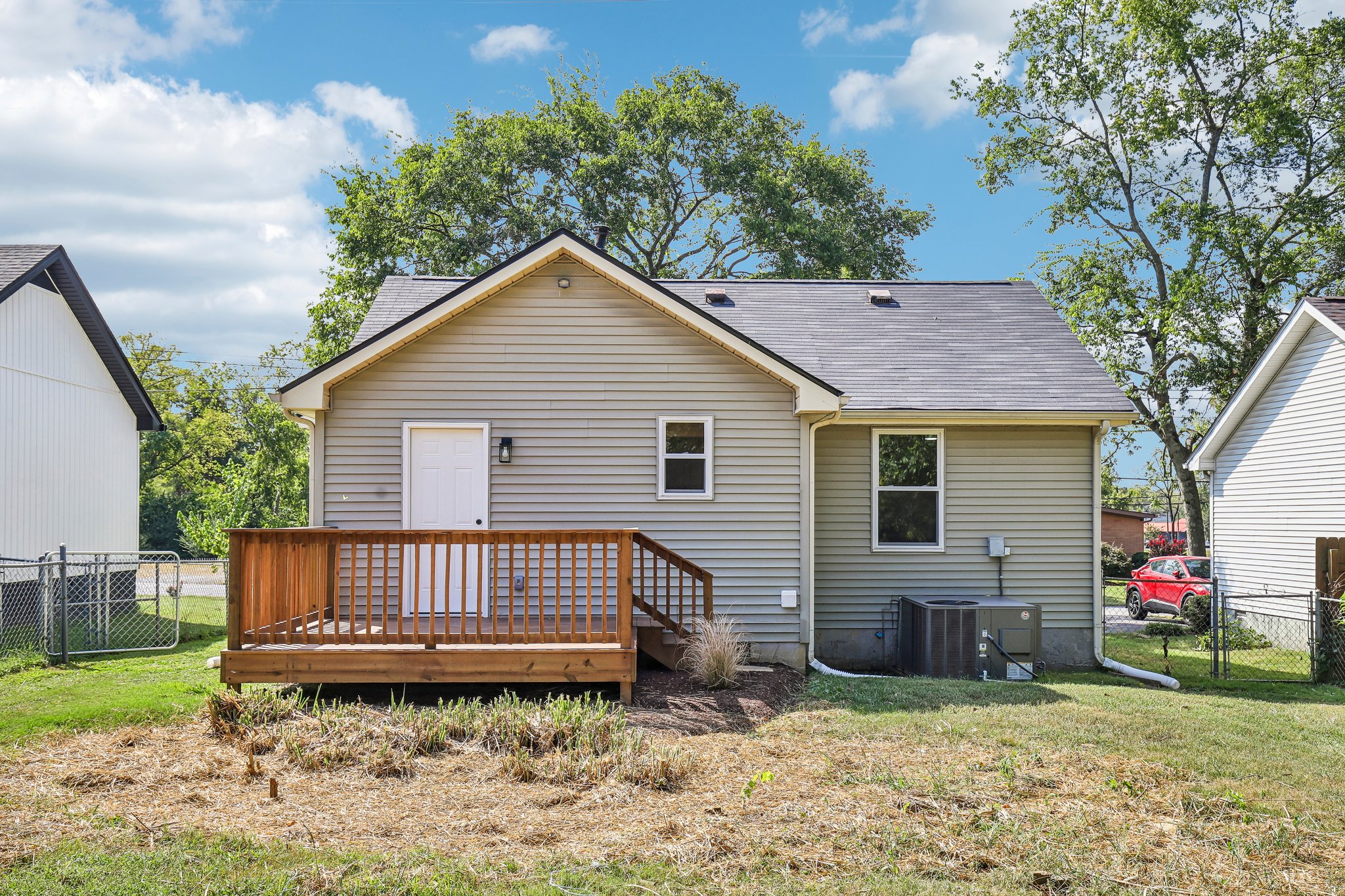 213 Maple St-S1009-044.jpg