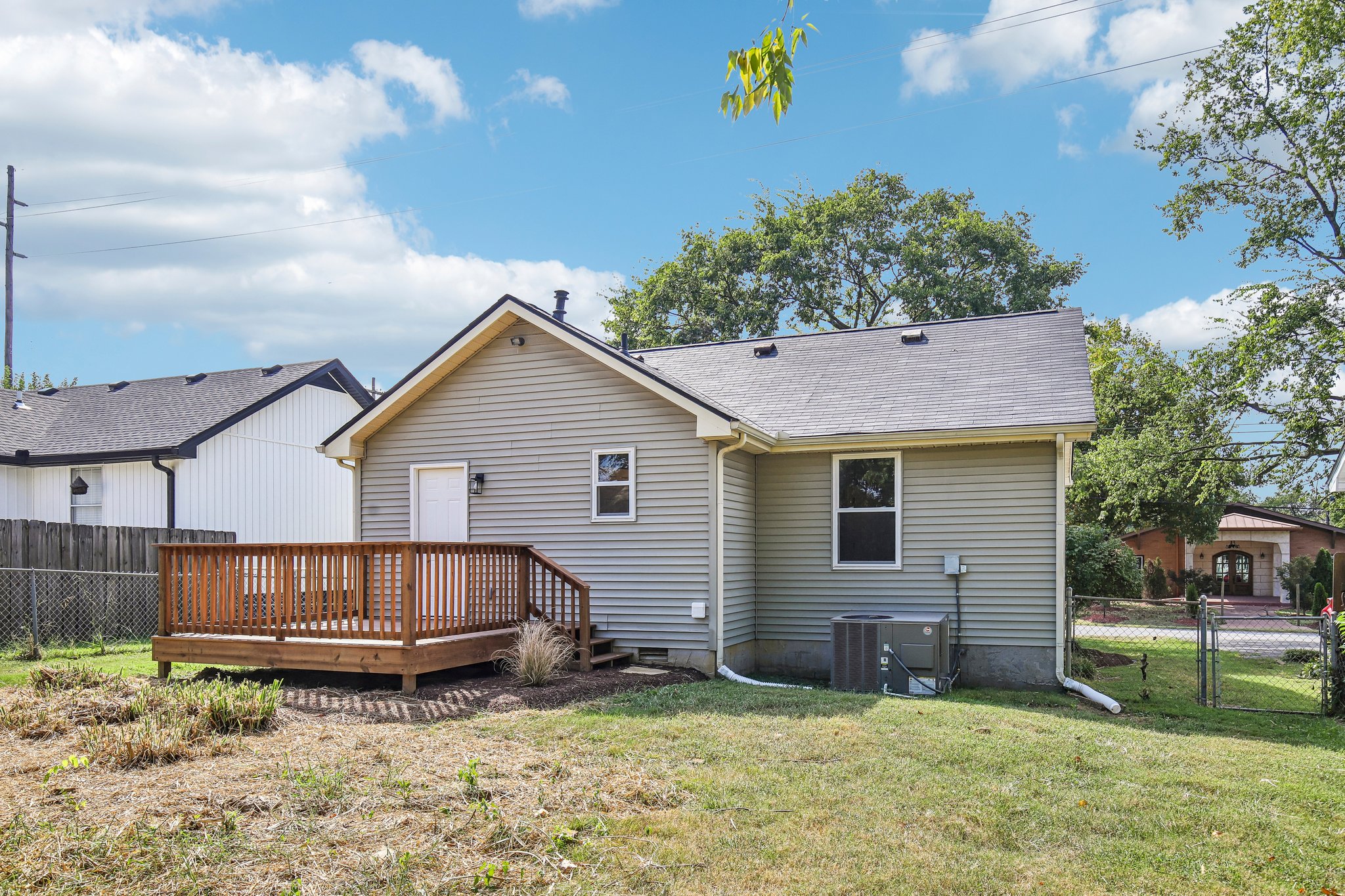 213 Maple St-S1009-047.jpg