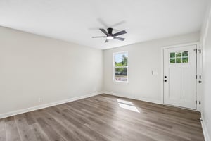 213 Maple St-S1009-011.jpg