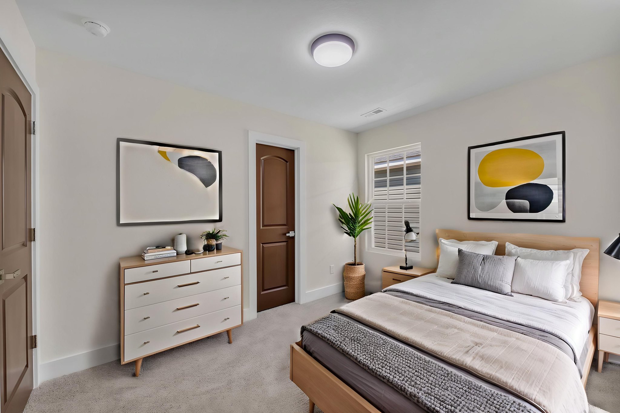 DSC_5267 virtually staged.jpeg