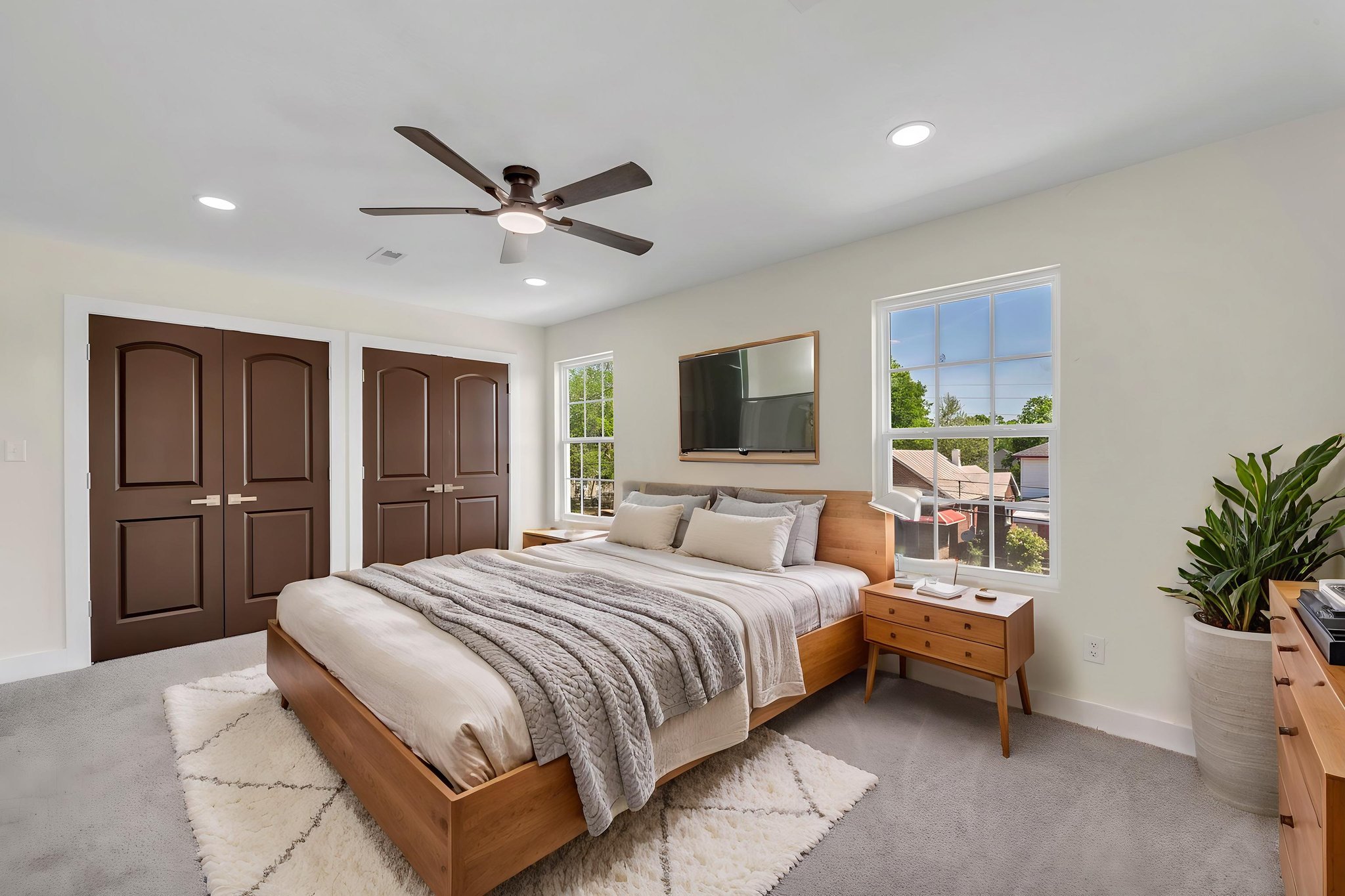 DSC_5288 virtually staged.jpeg