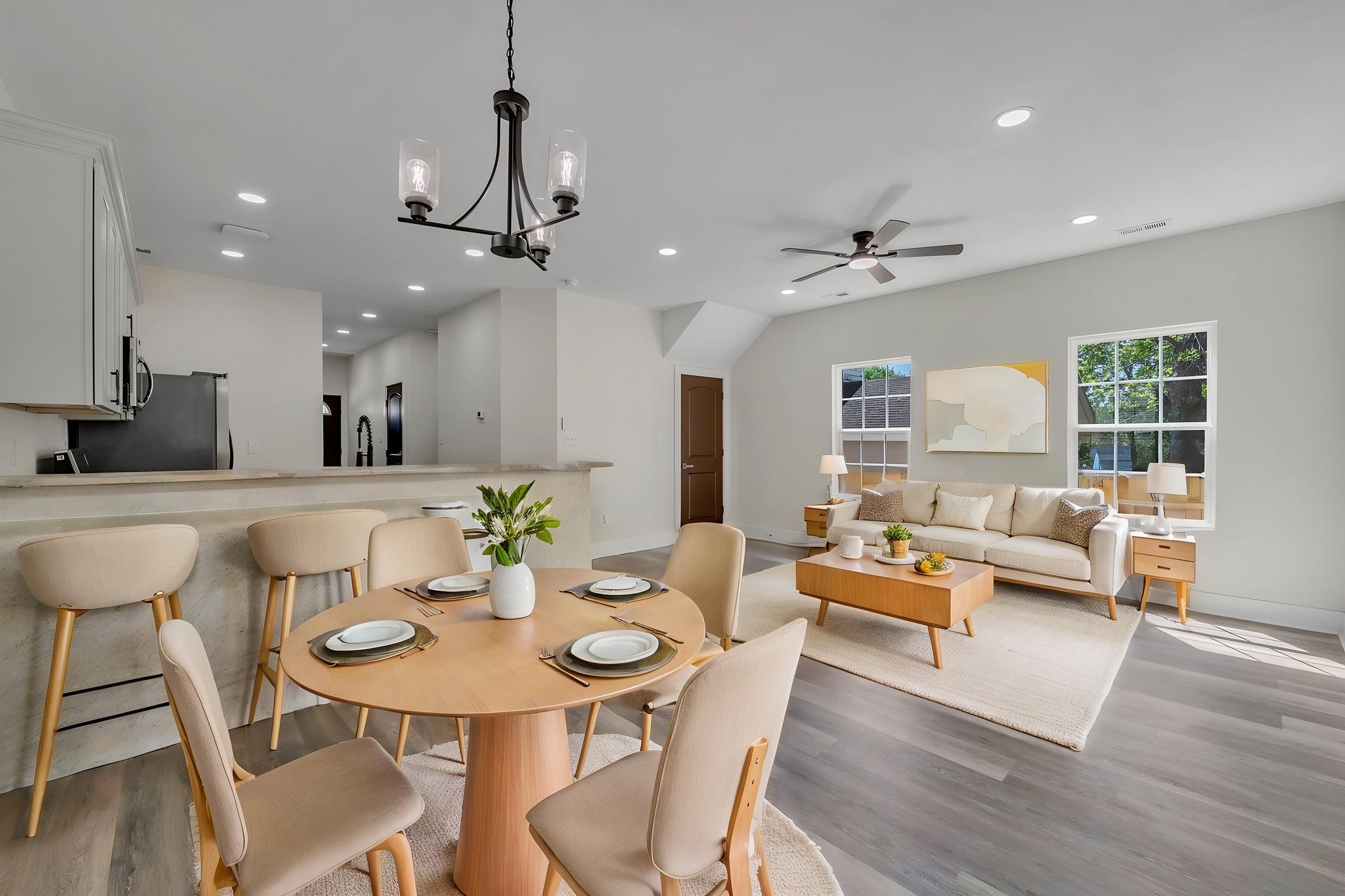 DSC_5211 virtually staged.jpeg