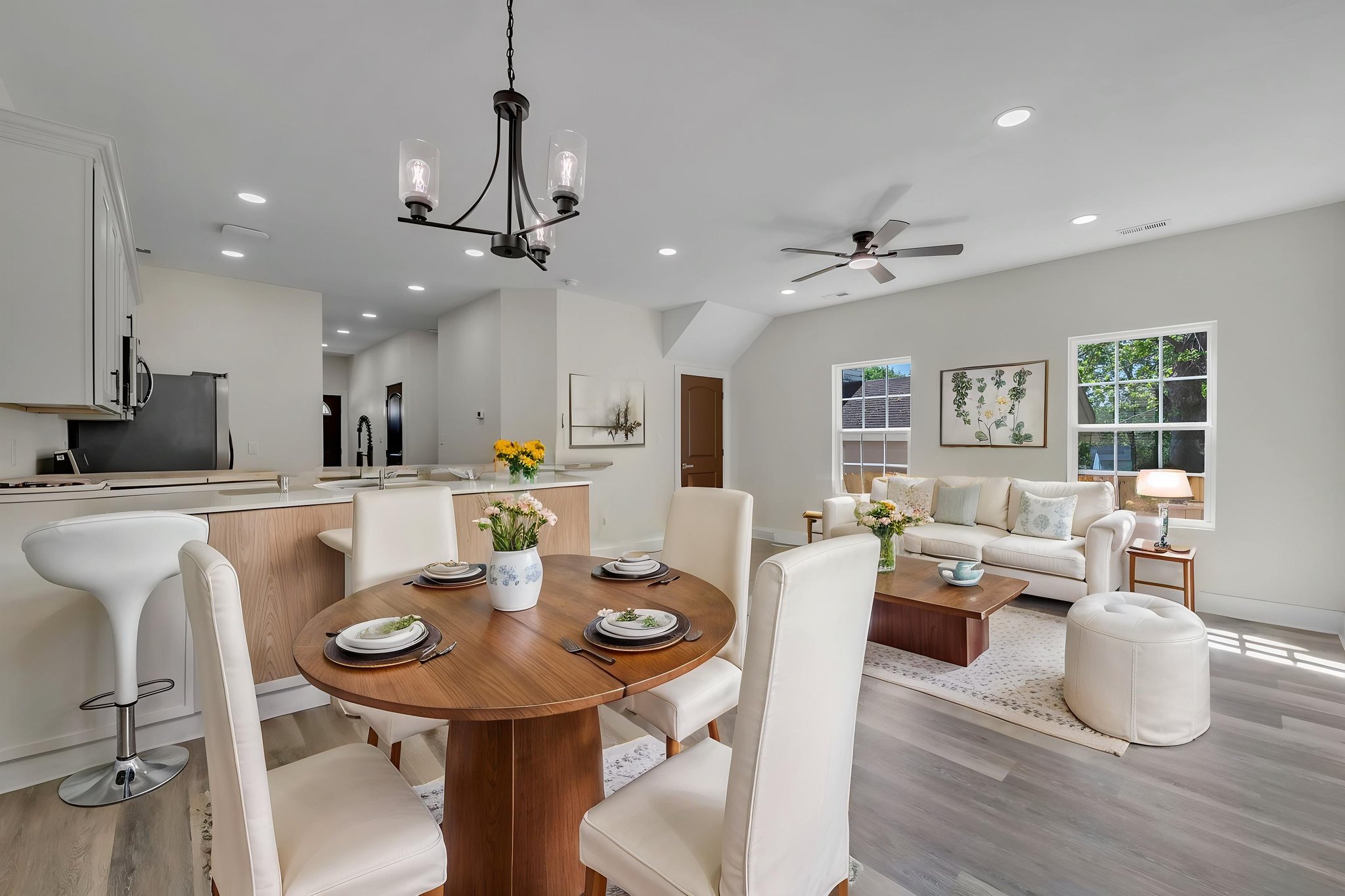 DSC_5211 virtually staged.jpeg