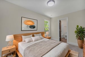 DSC_5246 virtually staged.jpeg