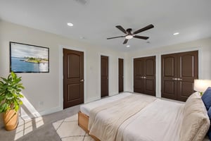 DSC_5293 virtually staged.jpeg