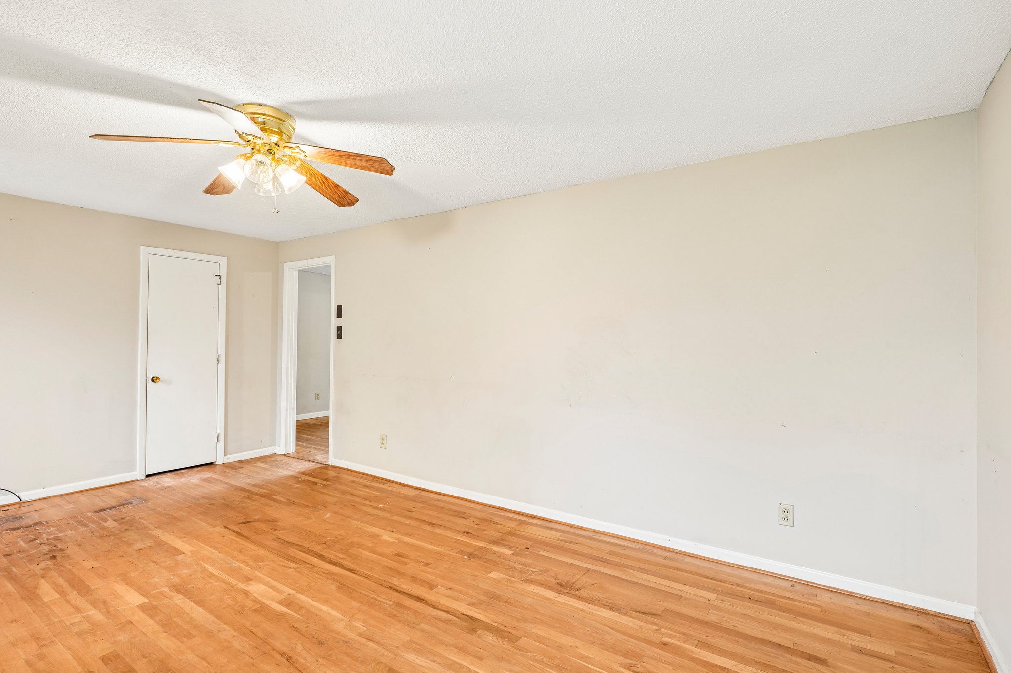 23rd St Pl NE-S1006-005.jpg