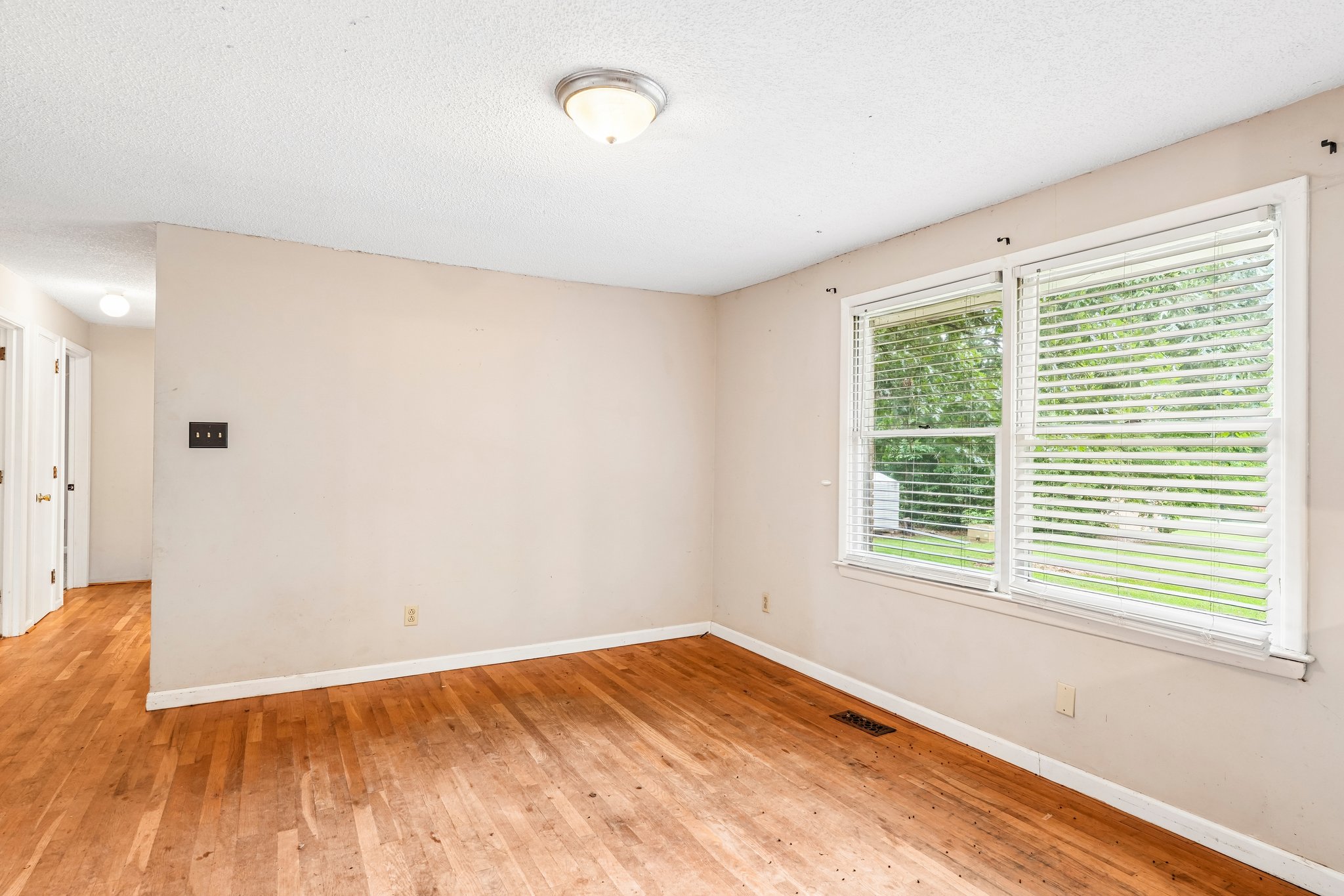 23rd St Pl NE-S1006-009.jpg