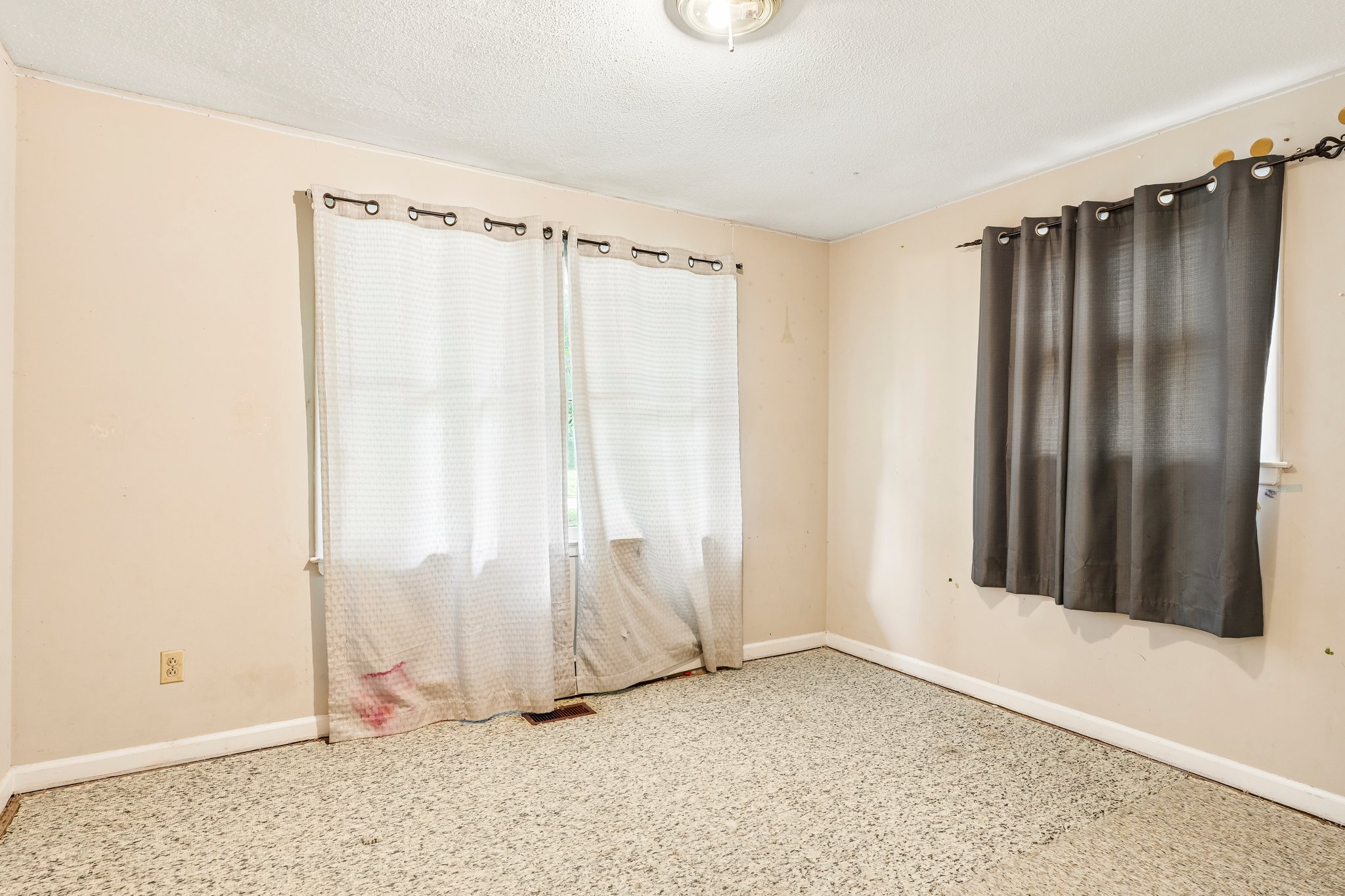 23rd St Pl NE-S1006-017.jpg