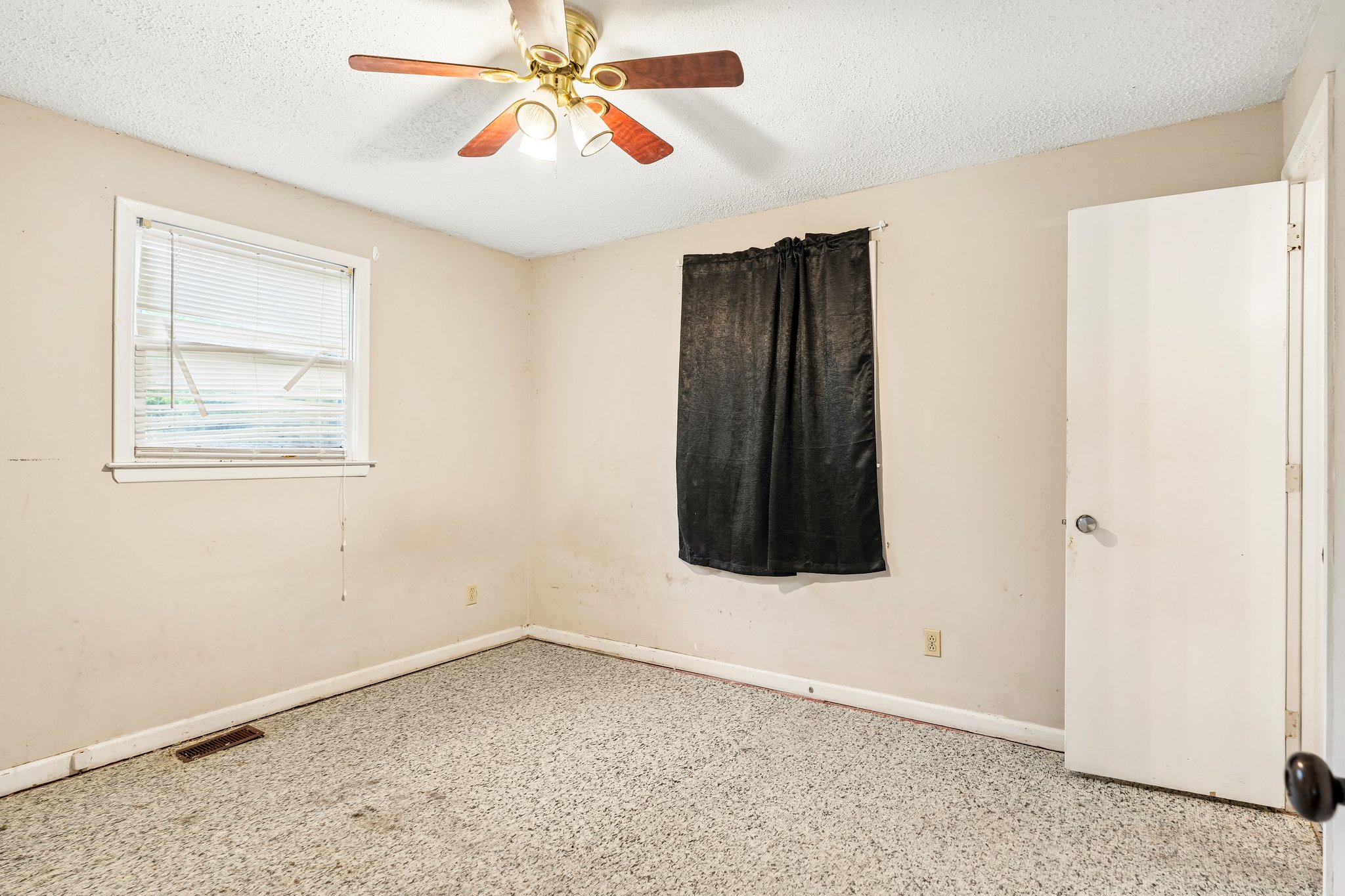 23rd St Pl NE-S1006-021.jpg