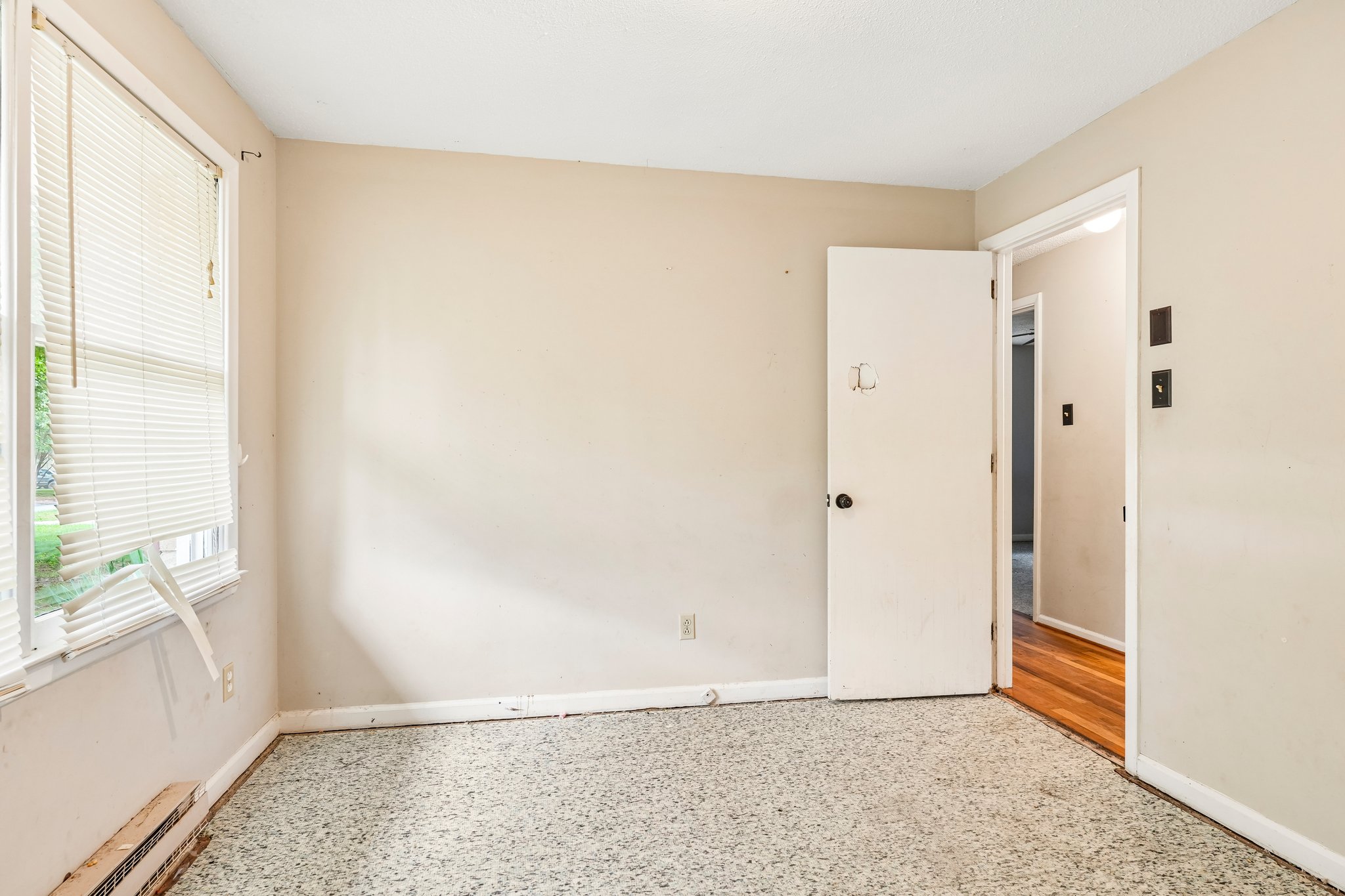 23rd St Pl NE-S1006-030.jpg