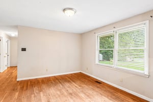 23rd St Pl NE-S1006-009.jpg