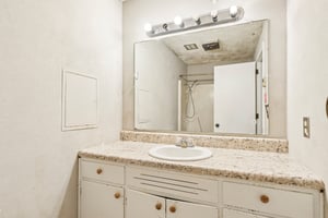 23rd St Pl NE-S1006-015.jpg