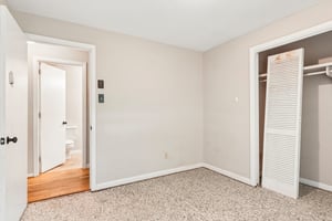 23rd St Pl NE-S1006-029.jpg