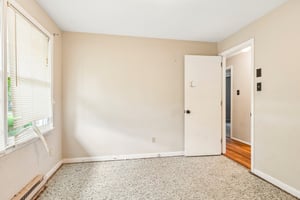 23rd St Pl NE-S1006-030.jpg