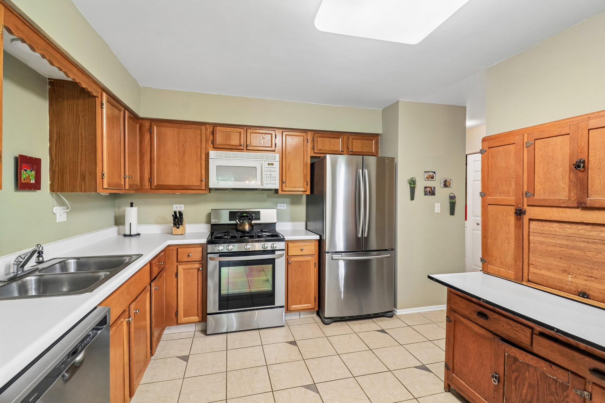 Aberdeen Ct-S2105-013.jpg
