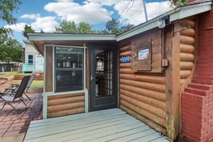 E 10th St-S2806-009.jpg
