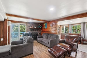 E 10th St-S2806-011.jpg