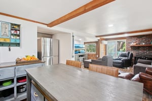 E 10th St-S2806-017.jpg