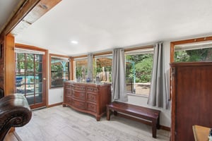 E 10th St-S2806-020.jpg
