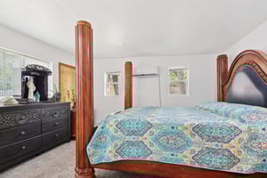 E 10th St-S2806-025.jpg