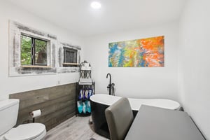 E 10th St-S2806-027.jpg