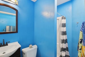 E 10th St-S2806-030.jpg