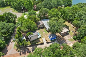 E 10th St-S2806-035.jpg