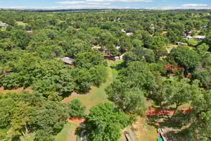 E 10th St-S2806-045.jpg