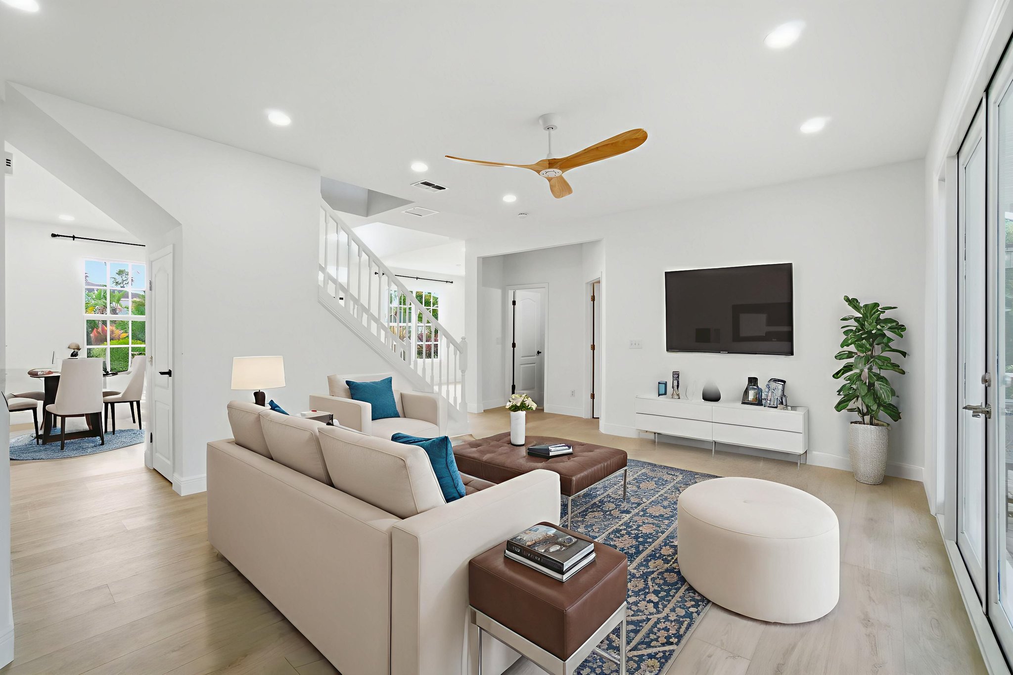 DSC09618 virtually staged.jpeg