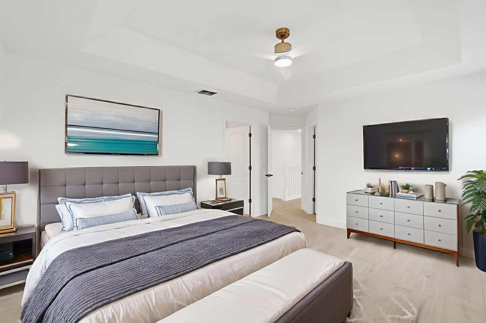 DSC09822 virtually staged.jpeg