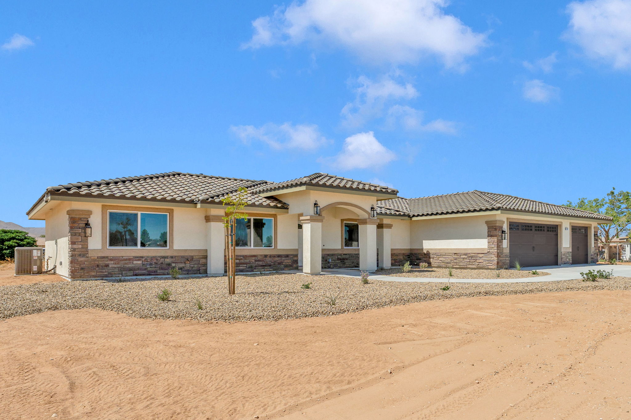 21317 Caribou Rd, Apple Valley, CA 92308, USA Photo 3
