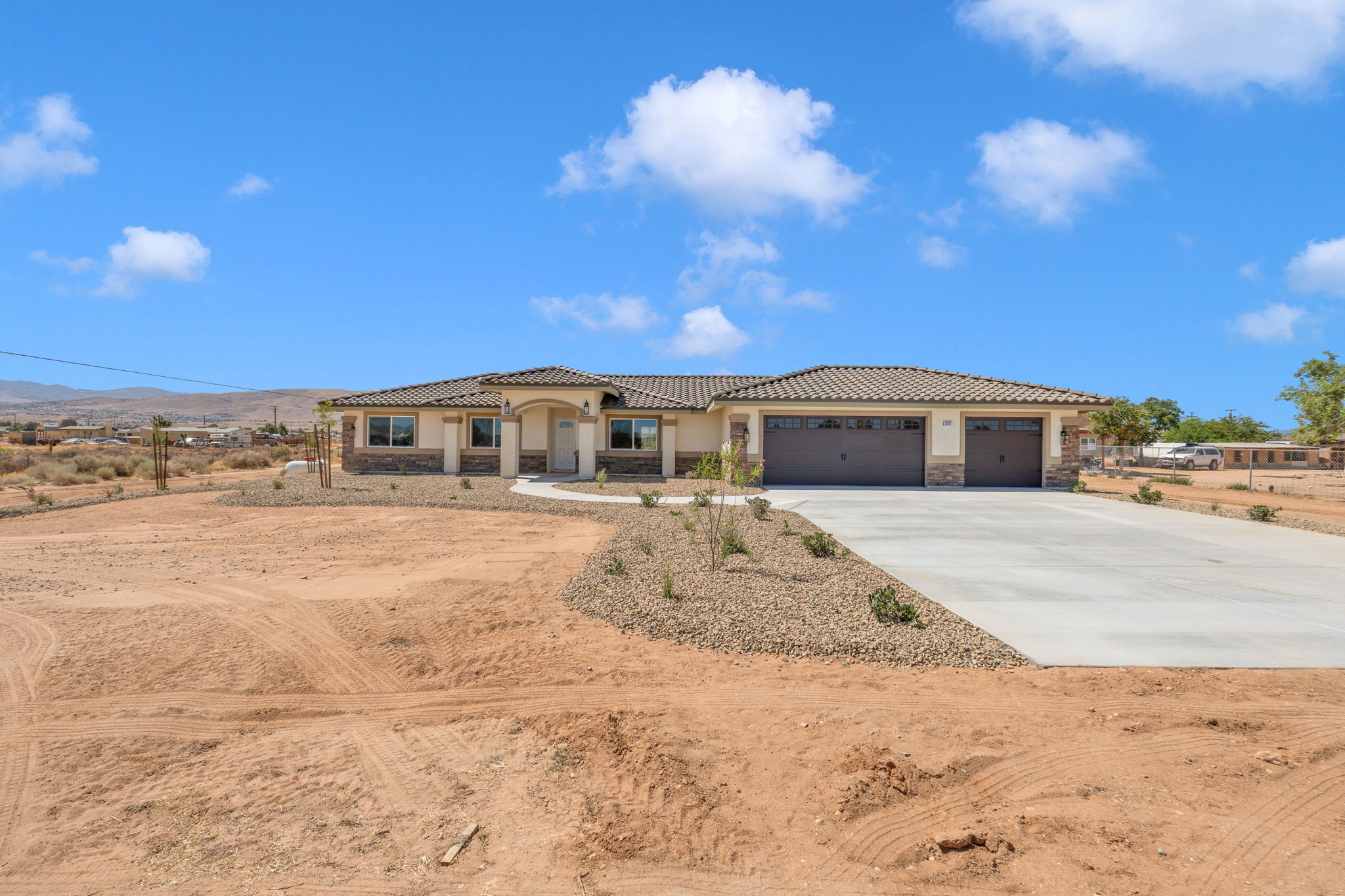 21317 Caribou Rd, Apple Valley, CA 92308, USA Photo 2