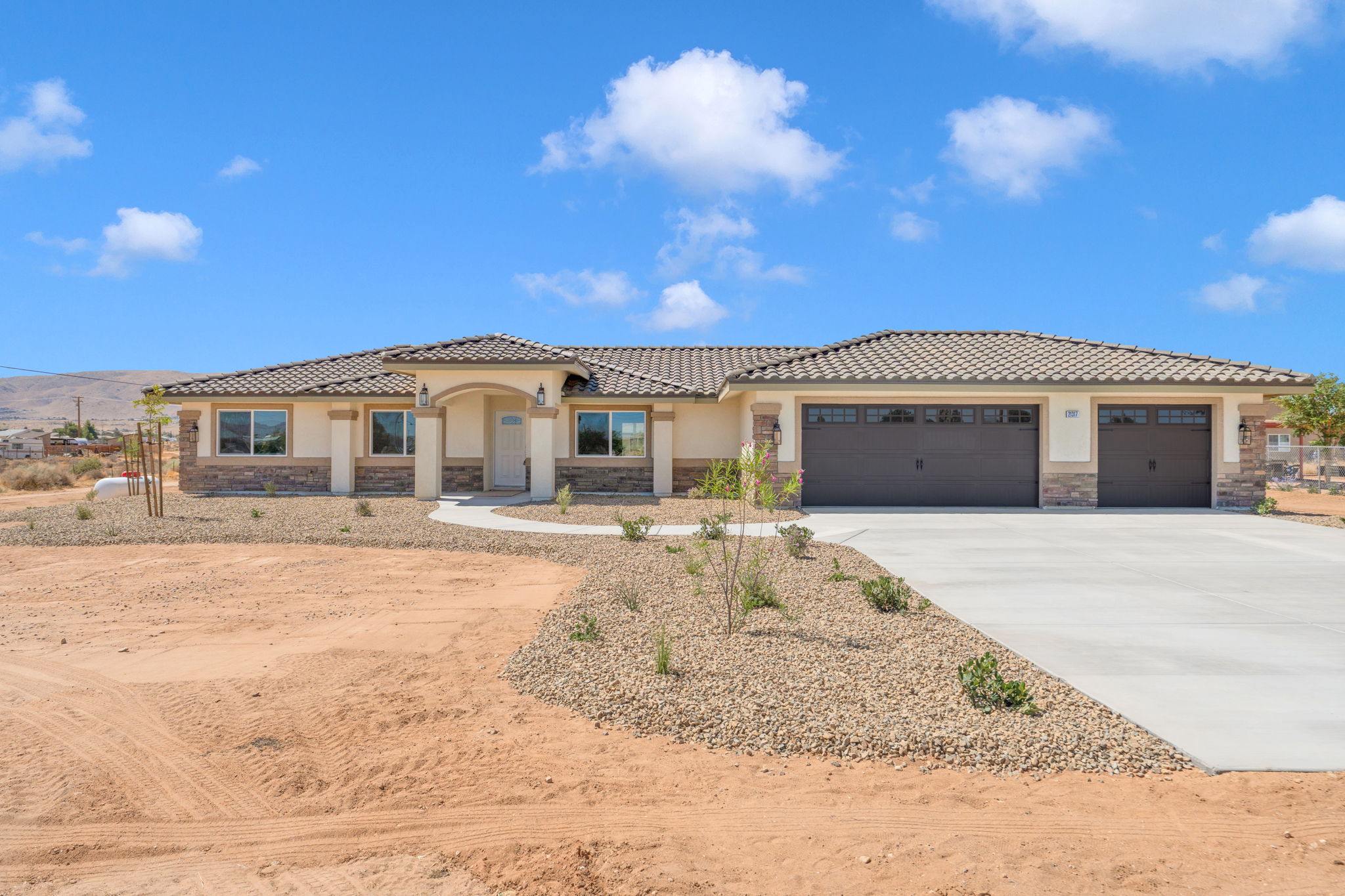 21317 Caribou Rd, Apple Valley, CA 92308, USA Photo 1