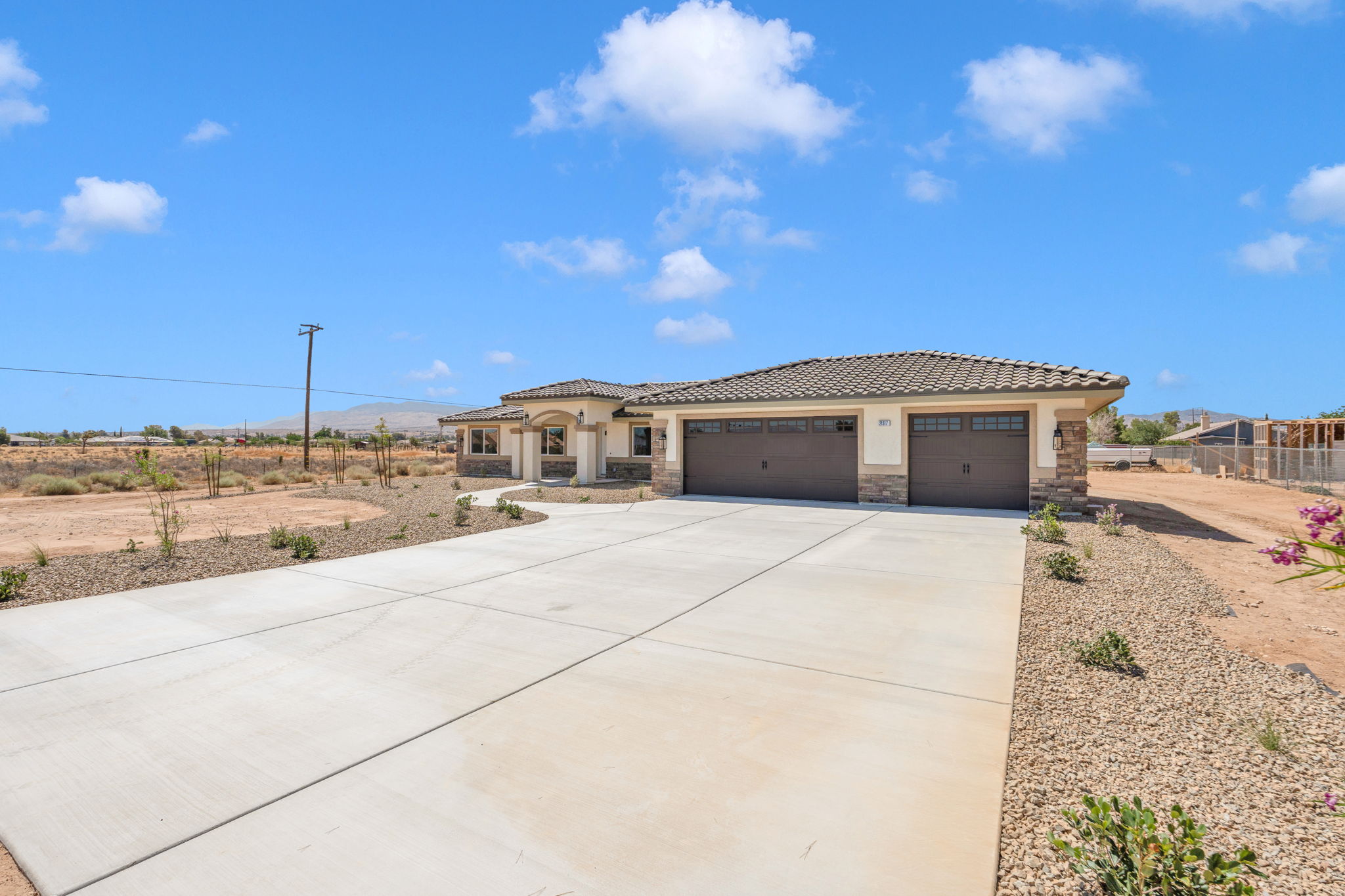 21317 Caribou Rd, Apple Valley, CA 92308, USA Photo 4