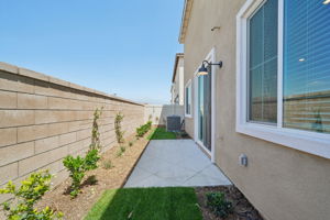 SoCal - Willow at Live Oak - 2132 Bergamot St Redlands CA 92374 - 051