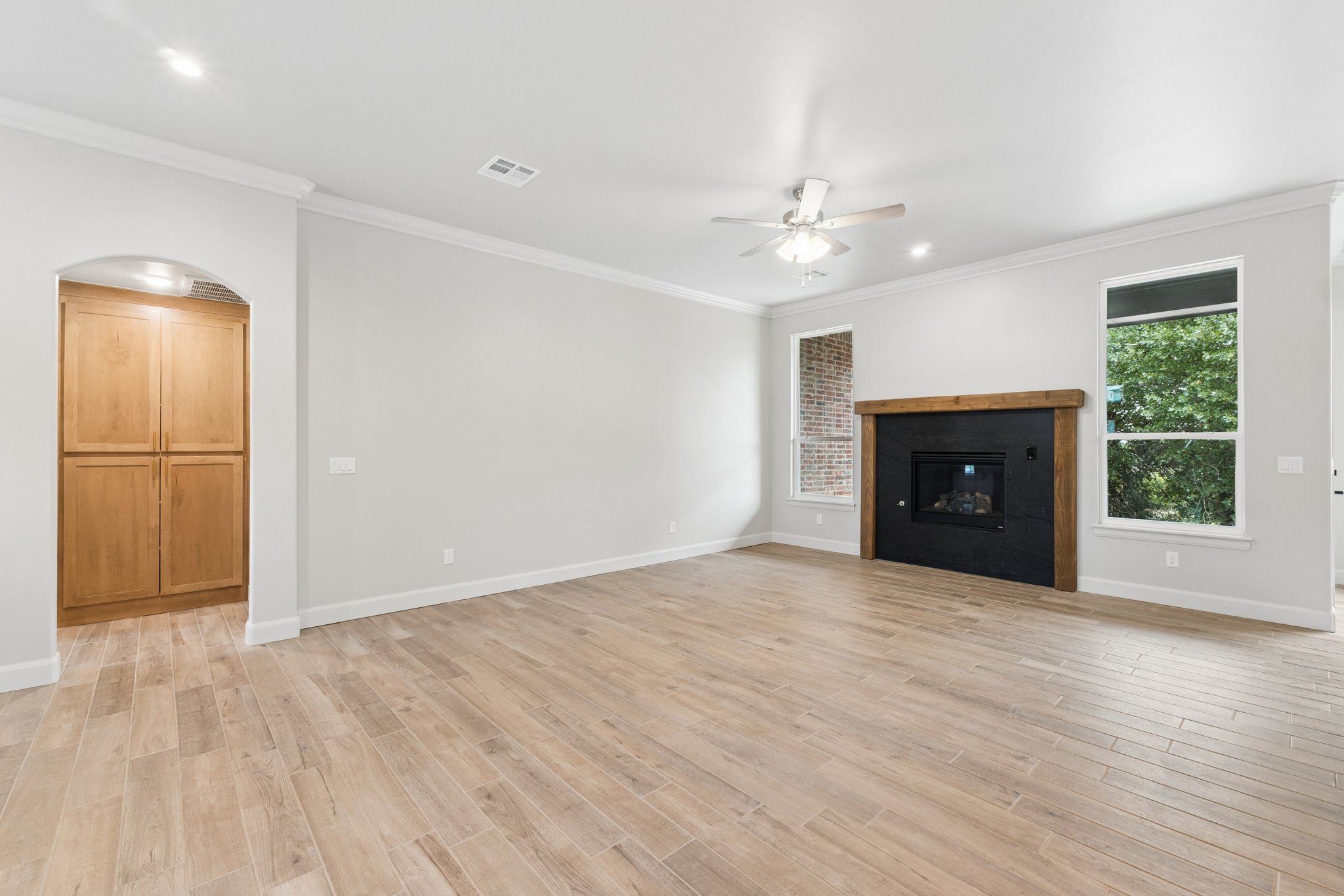 2132 Santa Monica St_009.jpg