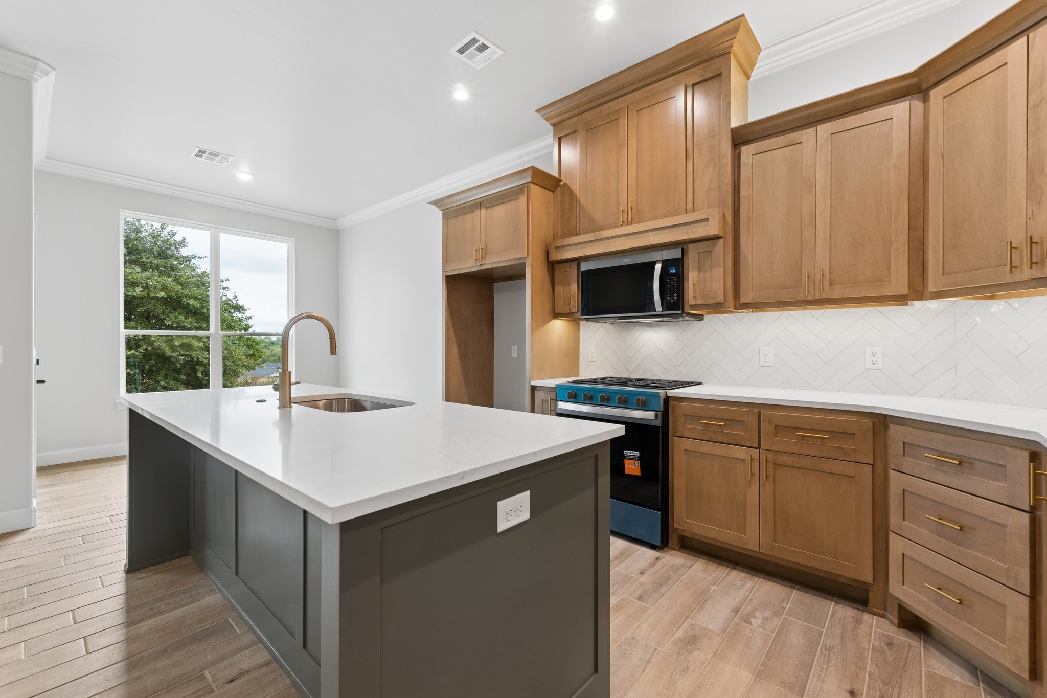 2132 Santa Monica St_015.jpg