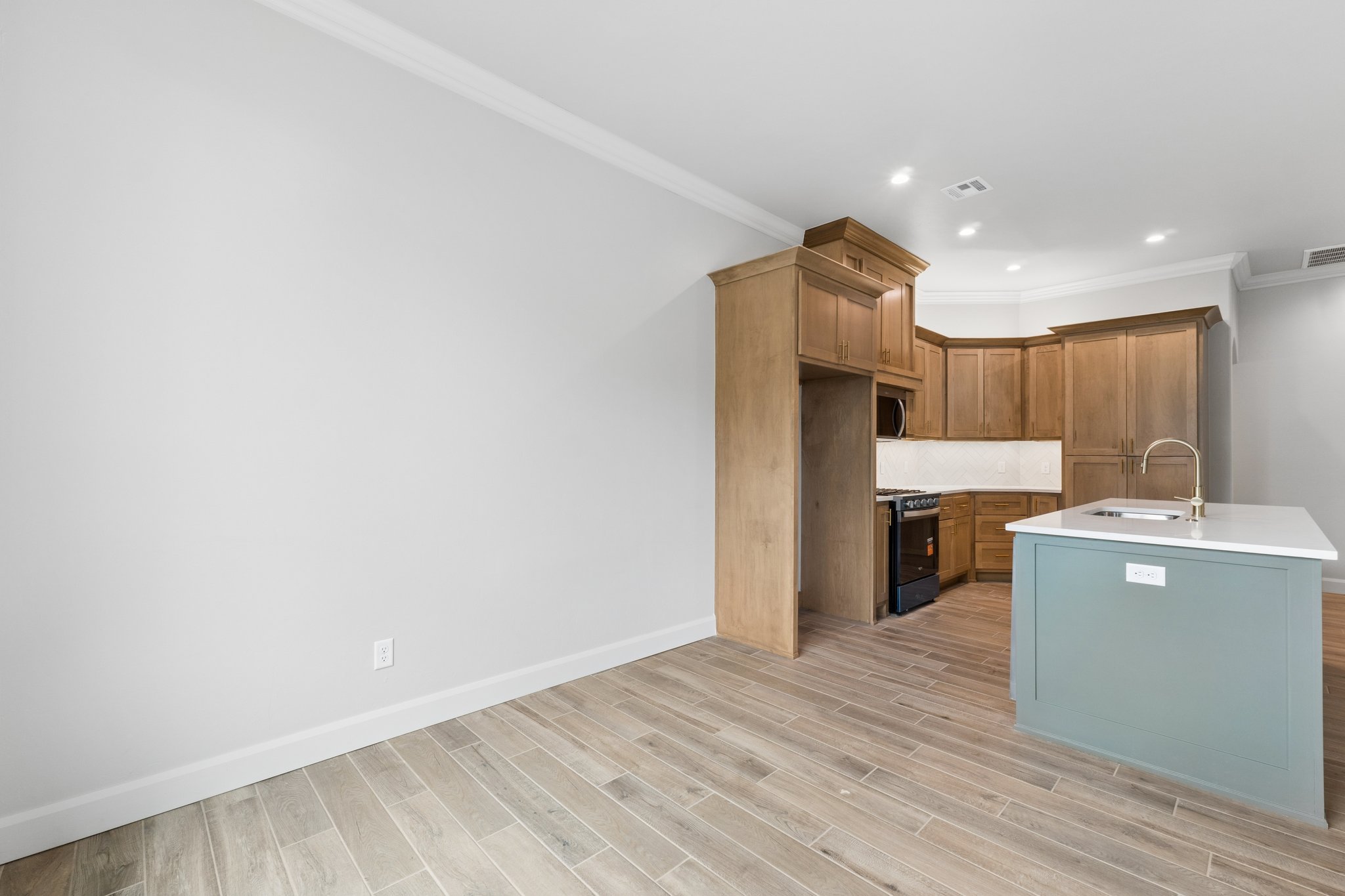 2132 Santa Monica St_022.jpg