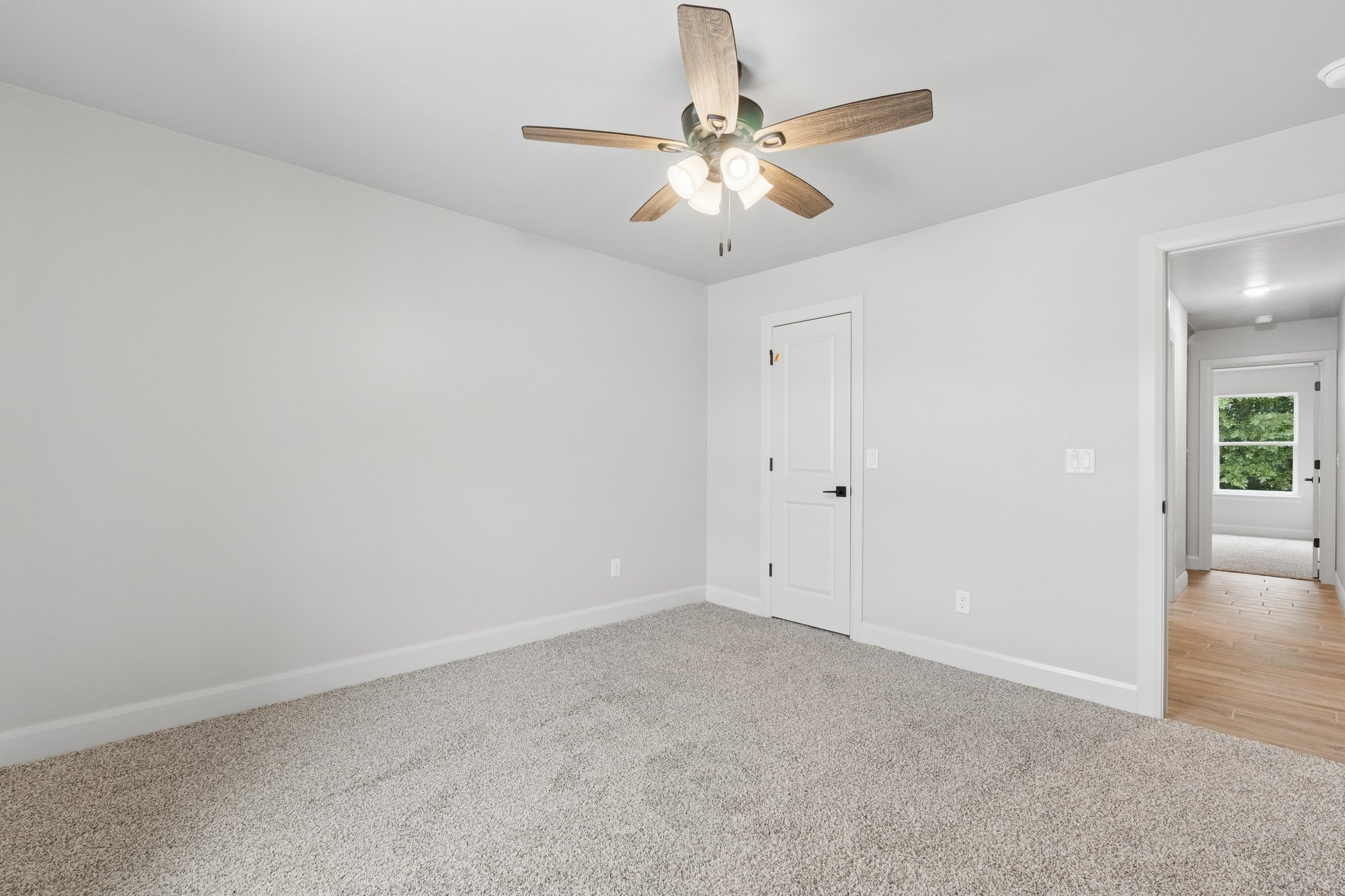 2132 Santa Monica St_034.jpg