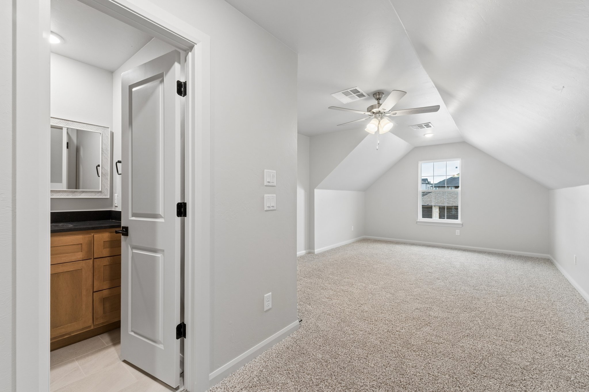 2132 Santa Monica St_039.jpg