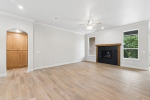 2132 Santa Monica St_009.jpg