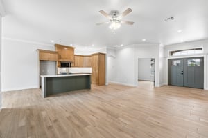 2132 Santa Monica St_011.jpg