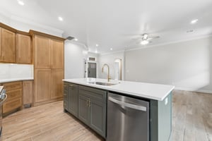 2132 Santa Monica St_013.jpg