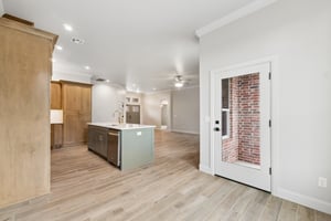 2132 Santa Monica St_021.jpg