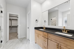 2132 Santa Monica St_027.jpg