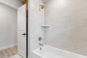 2132 Santa Monica St_036.jpg