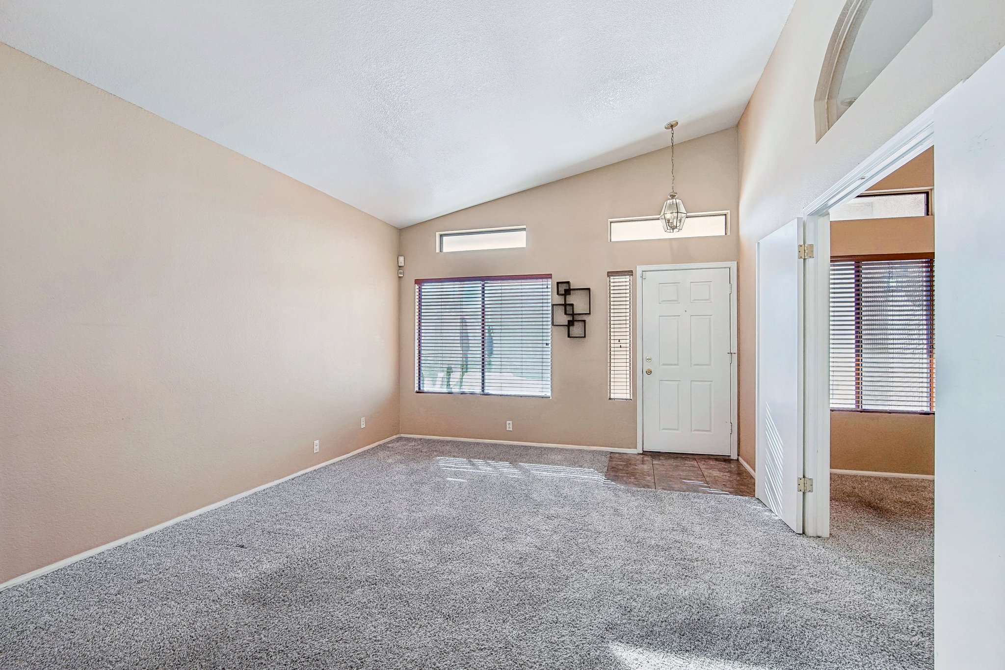 E Wahalla Ln-005.jpg