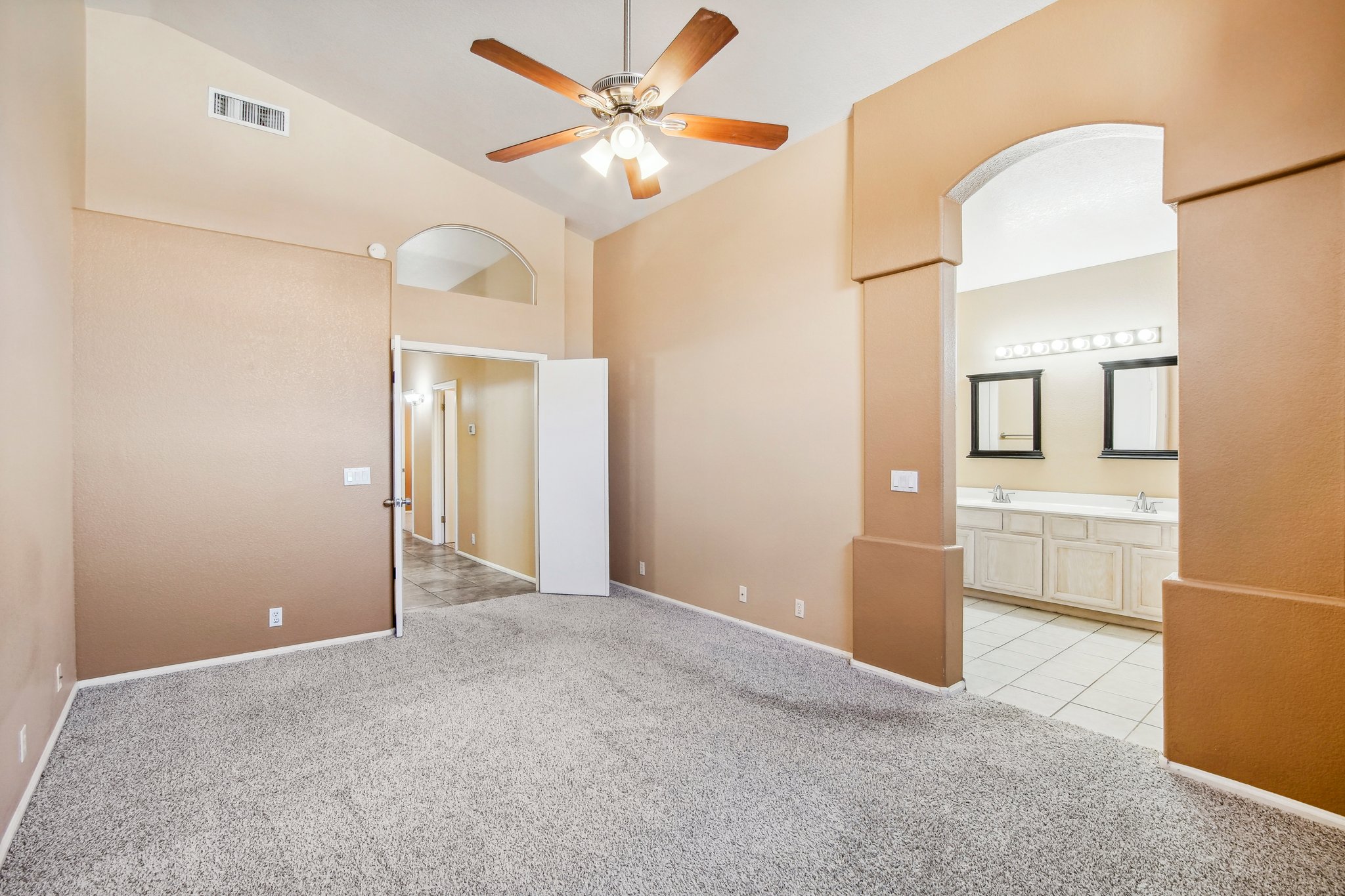 E Wahalla Ln-016.jpg