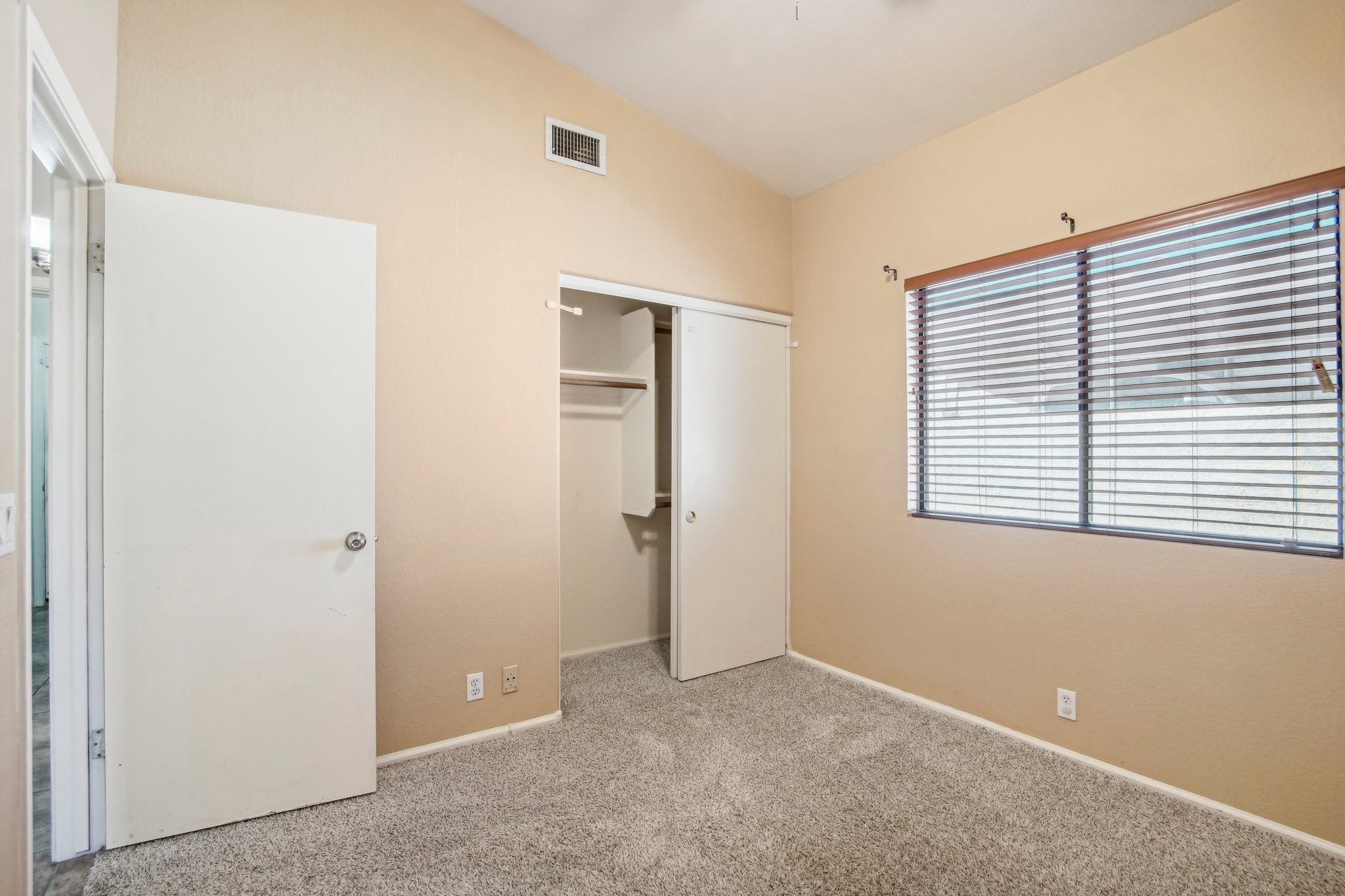 E Wahalla Ln-020.jpg