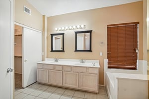 E Wahalla Ln-018.jpg